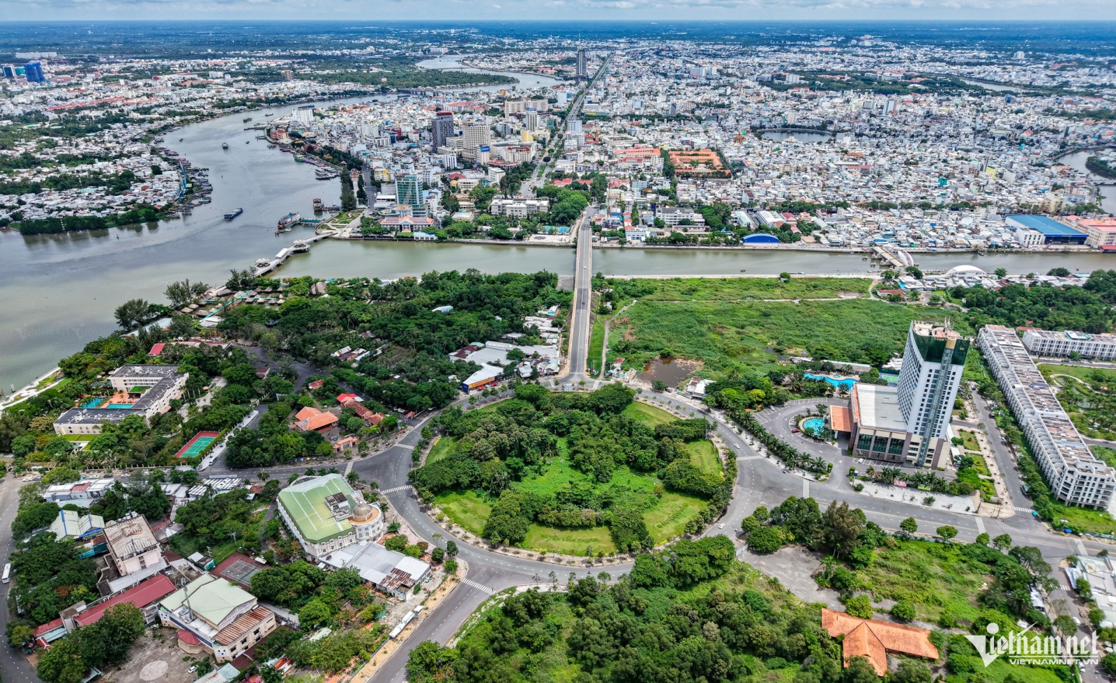 Anh trai được cha cho đất, em gái kiện vì thiếu chữ ký nhân chứng