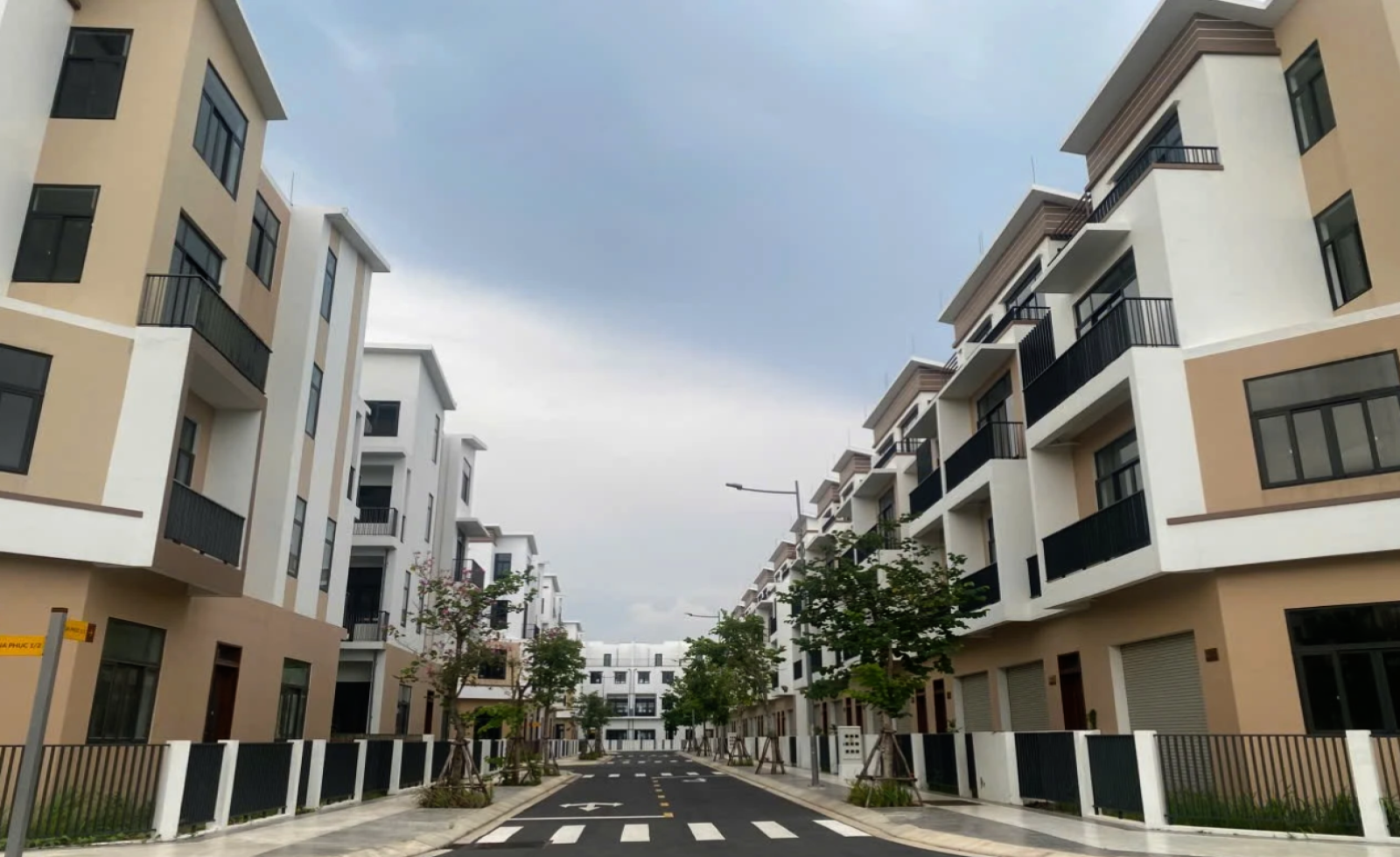 Bất động sản ít bị chi phối bởi các 'cú sốc' ngắn hạn