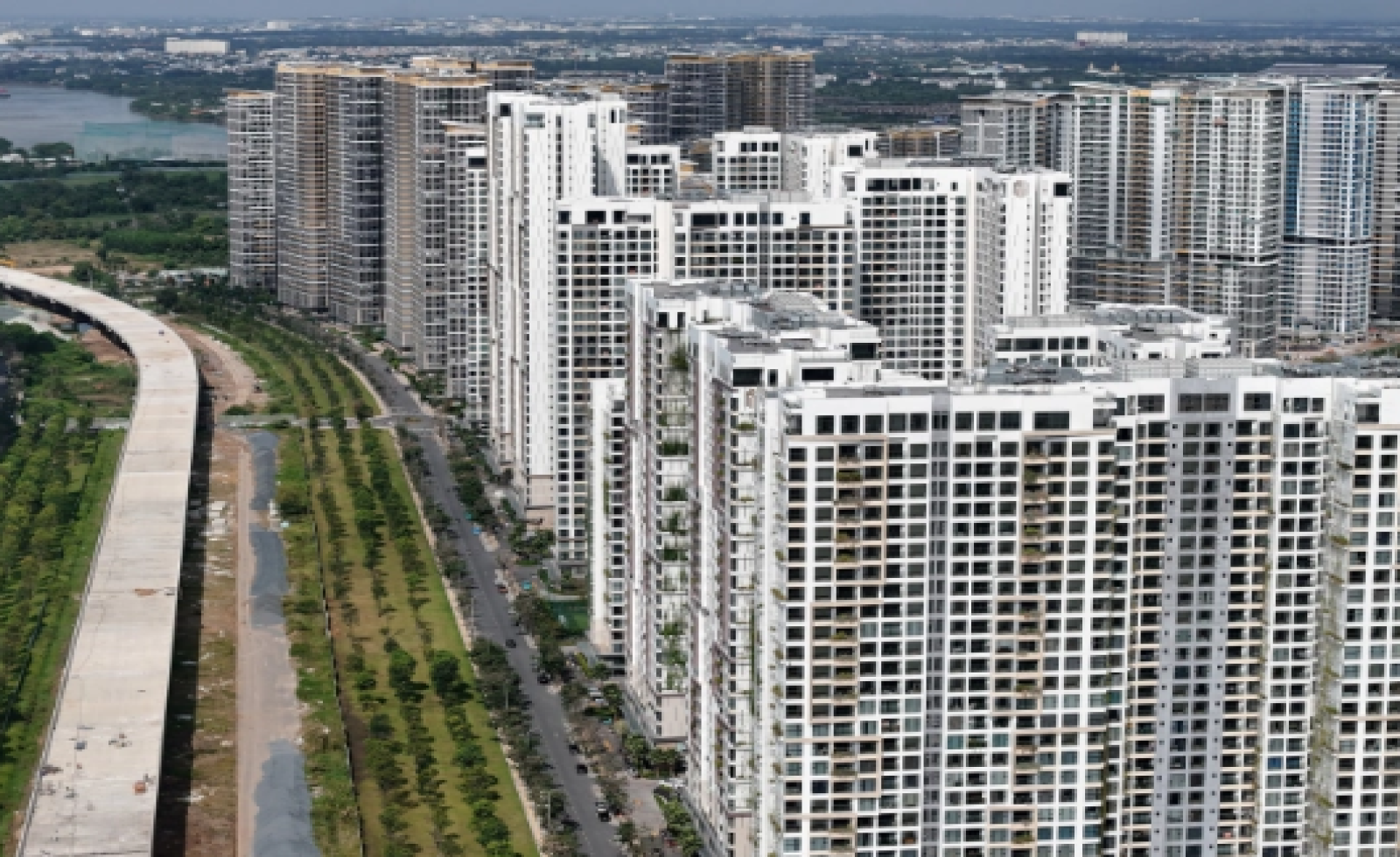 Bất động sản TP HCM bung nguồn cung dịp cận Tết