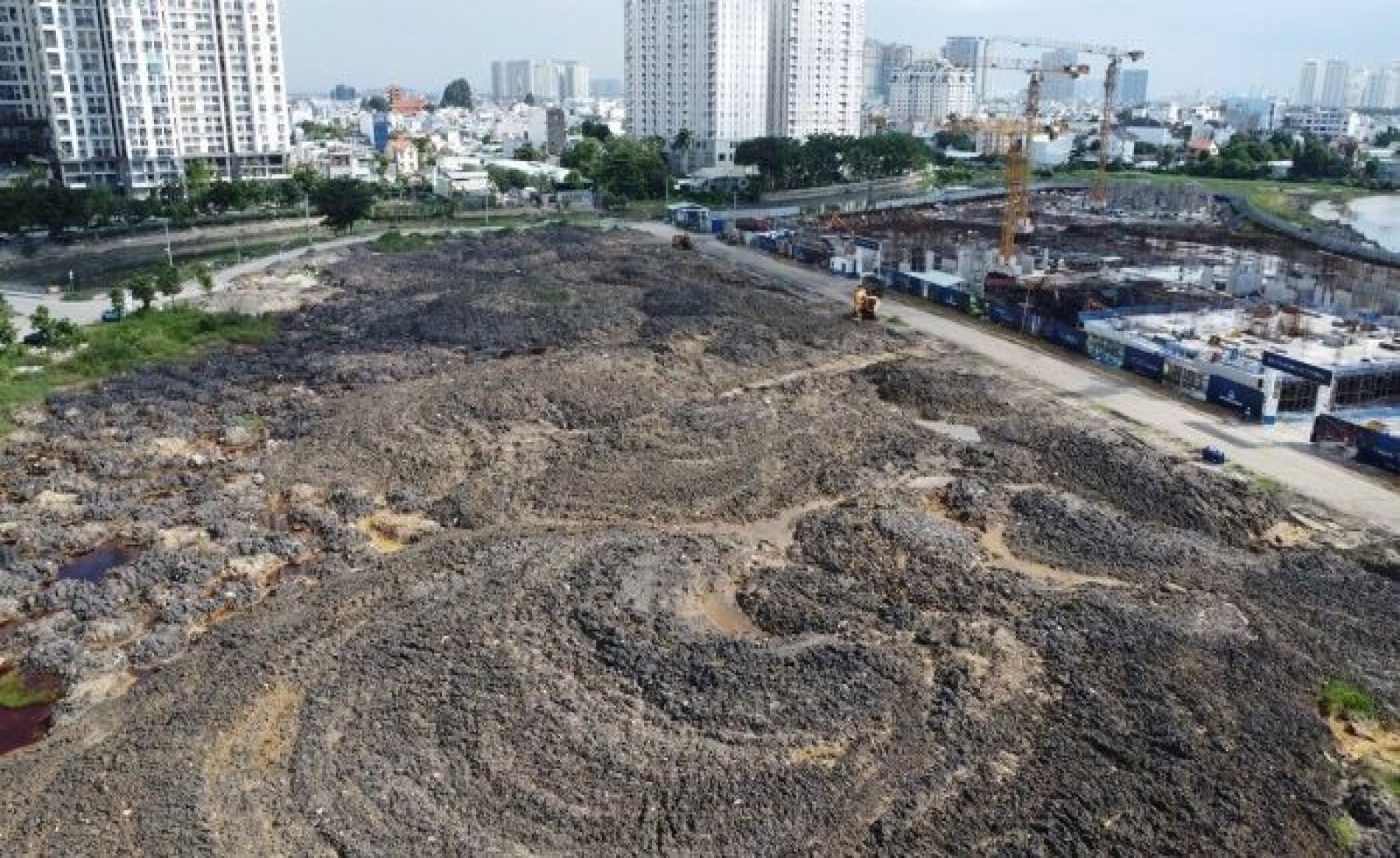 'Bẻ kèo', hủy hợp đồng cũ rồi bán giá cao hơn