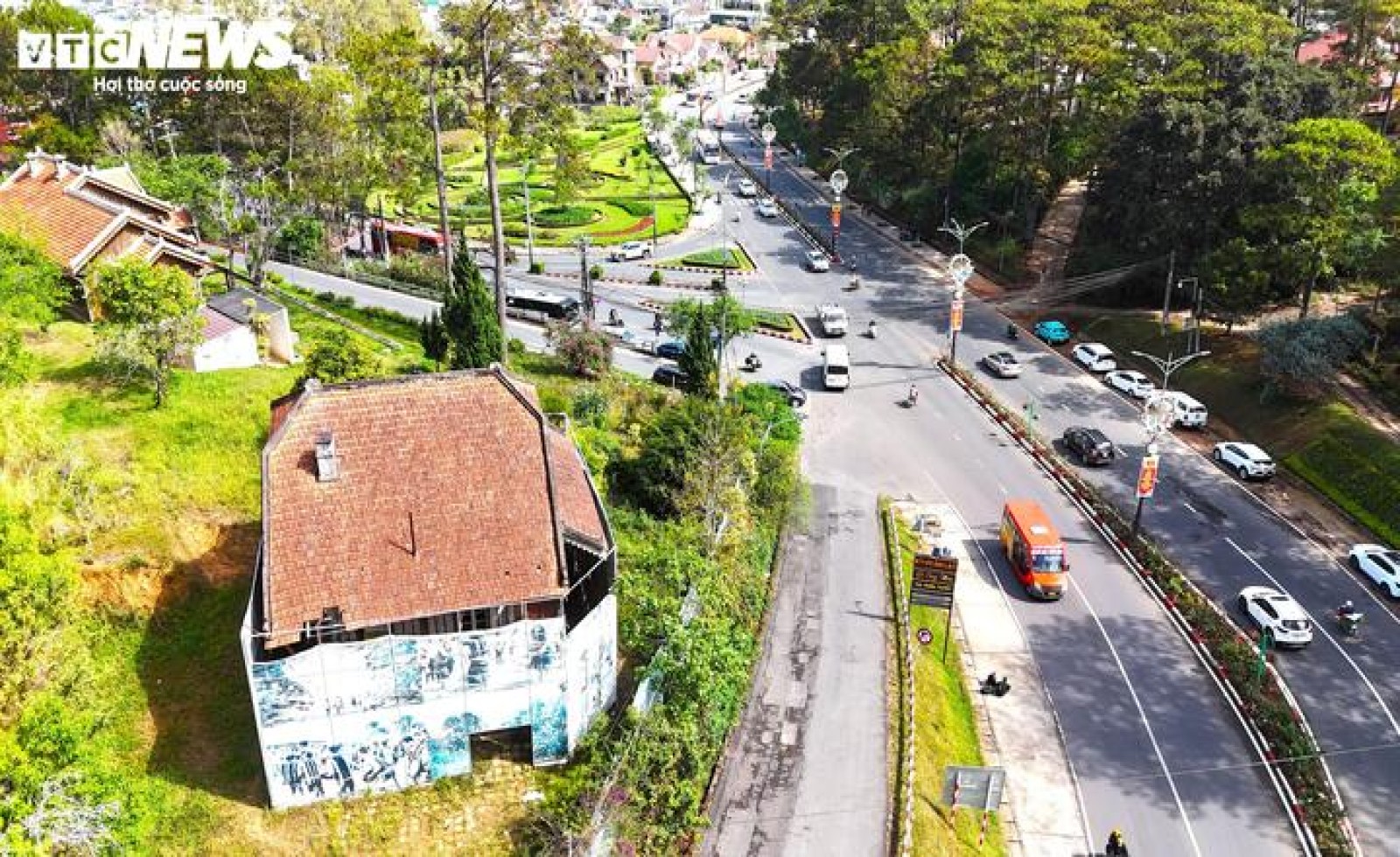 Cận cảnh biệt thự, khu nhà đất 'vàng' bỏ hoang, lãng phí ở Ðà Lạt