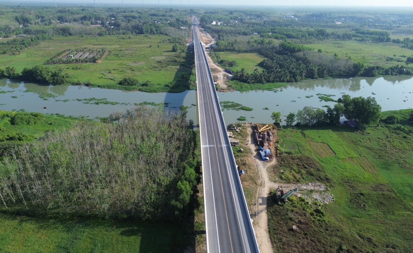 Cận cảnh cầu vượt sông Sài Gòn kết nối TP.HCM - Tây Ninh sắp thông xe