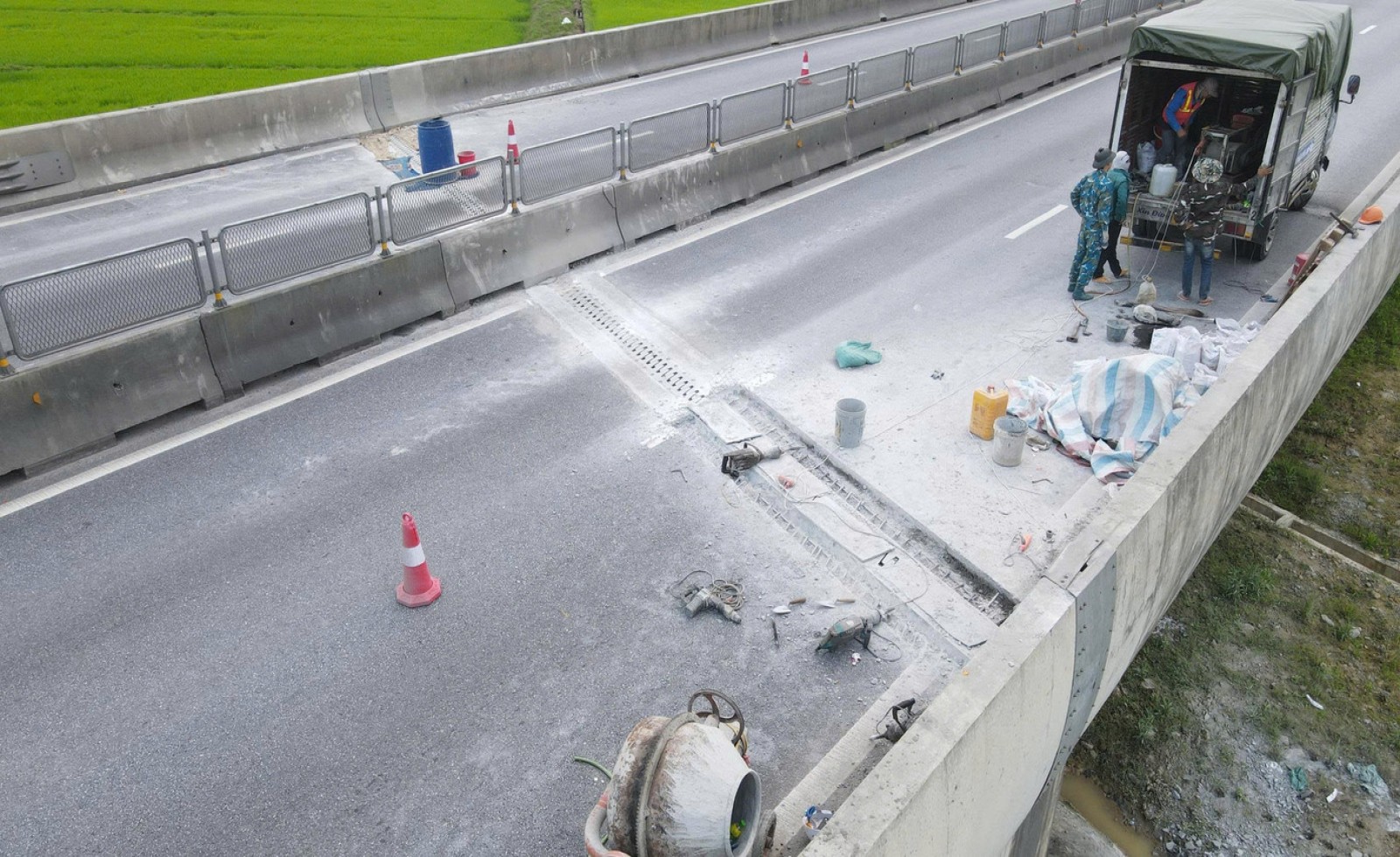 Cao tốc Bắc Nam qua Hà Tĩnh bị hỏng khe co giãn