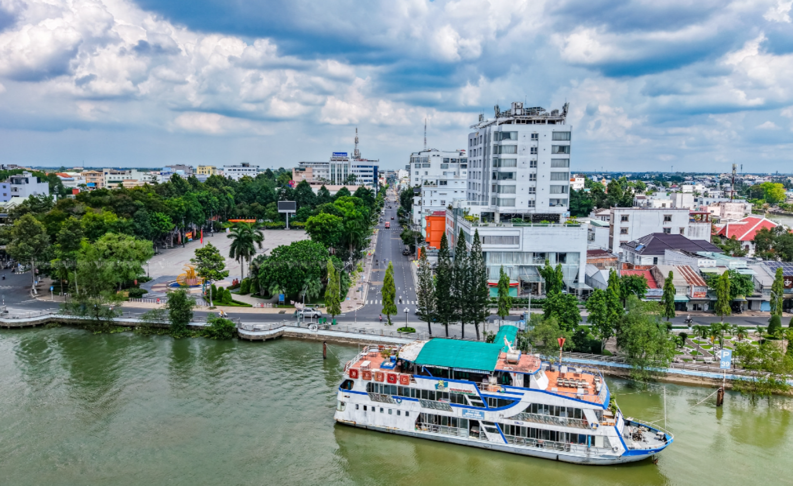 Cha mẹ cho con trai út 3 thửa đất, chị gái muốn ‘đoạt lại’ theo cách không ngờ