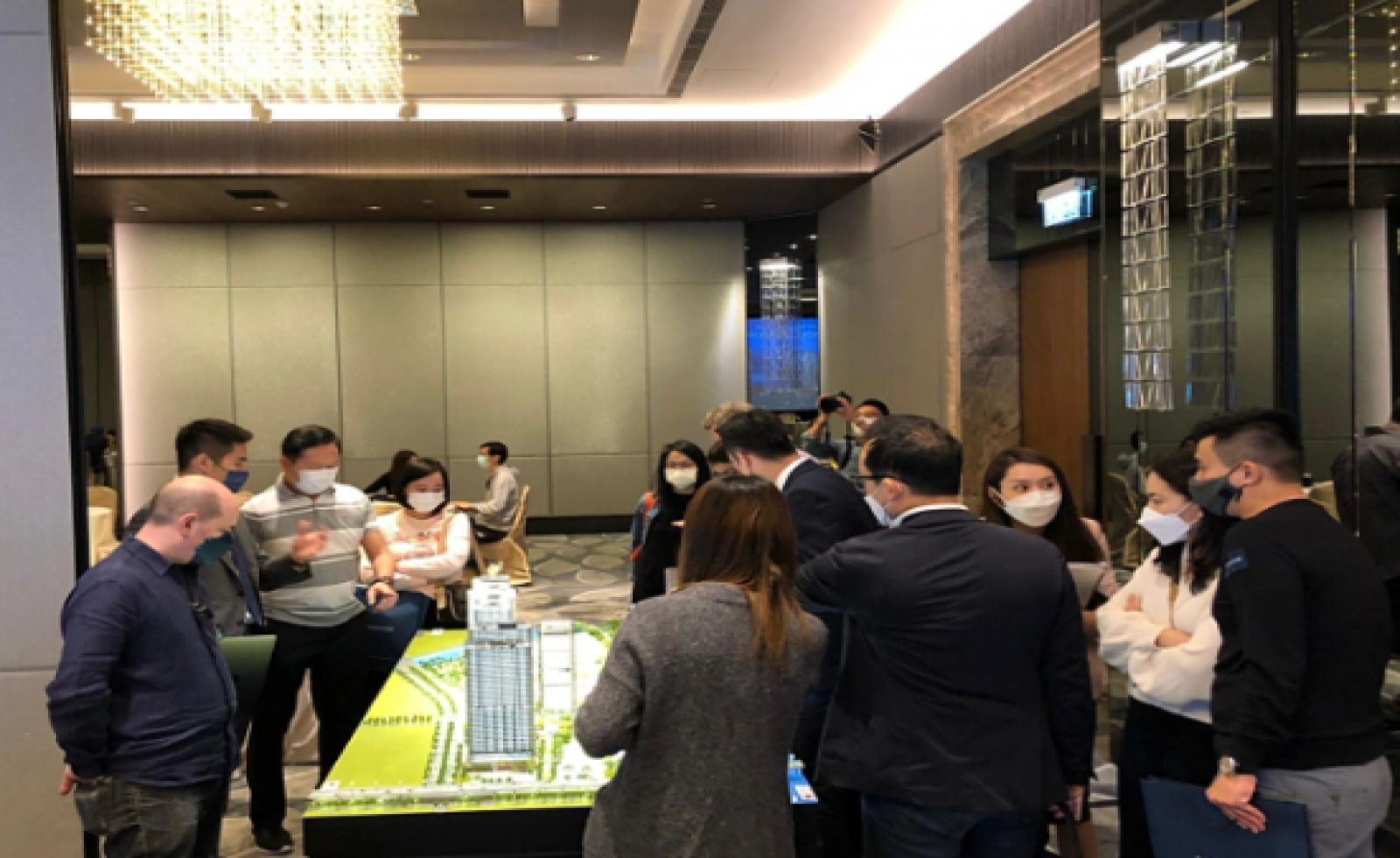 Chi triệu đô mua căn hộ hàng hiệu để tích lũy tài sản