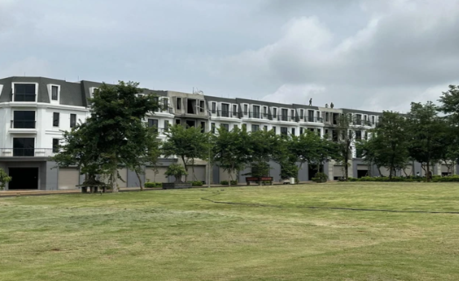 Chủ đầu tư Eco City Premia nói gì về việc chậm cấp sổ đỏ, người dân phải đặt cọc 200 triệu khi muốn sửa nhà?