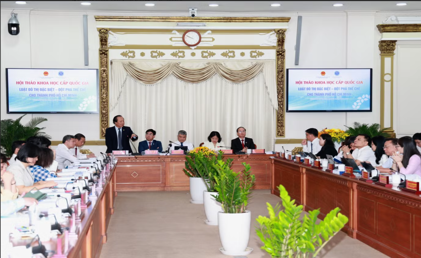 Chủ tịch TPHCM chỉ đạo 'nóng' về xây dựng dự thảo Luật Đô thị đặc biệt
