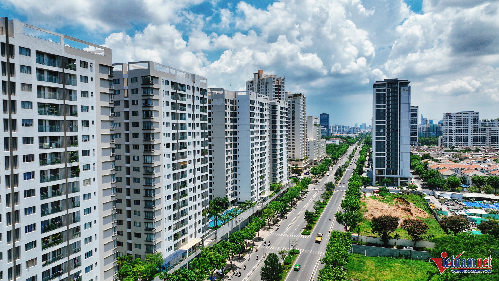 Cùng một tuyến đường ở TPHCM, giá chung cư chênh nhau gần gấp đôi