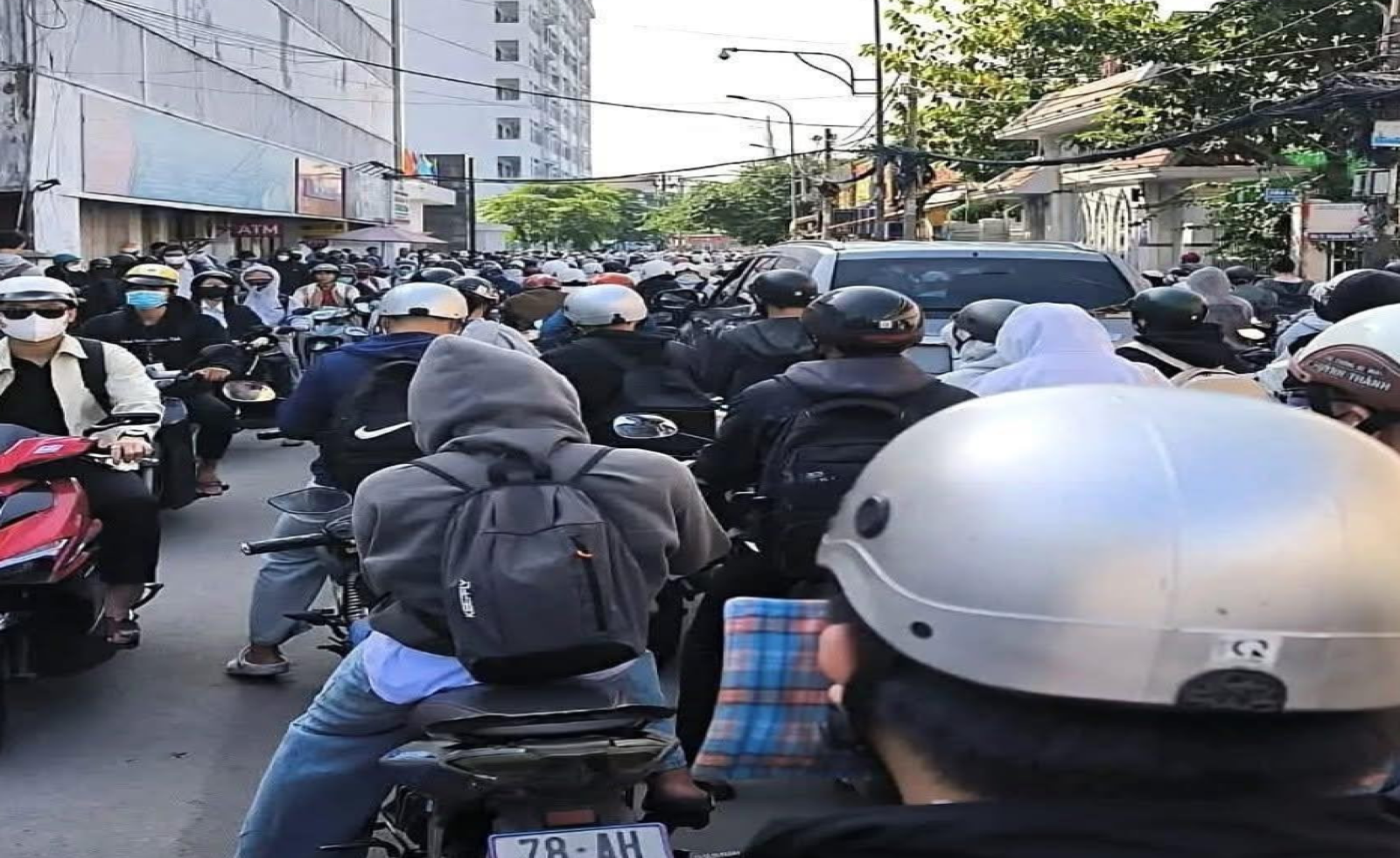 Đại học - bệnh viện giữa nội đô: Áp lực ngày càng lớn