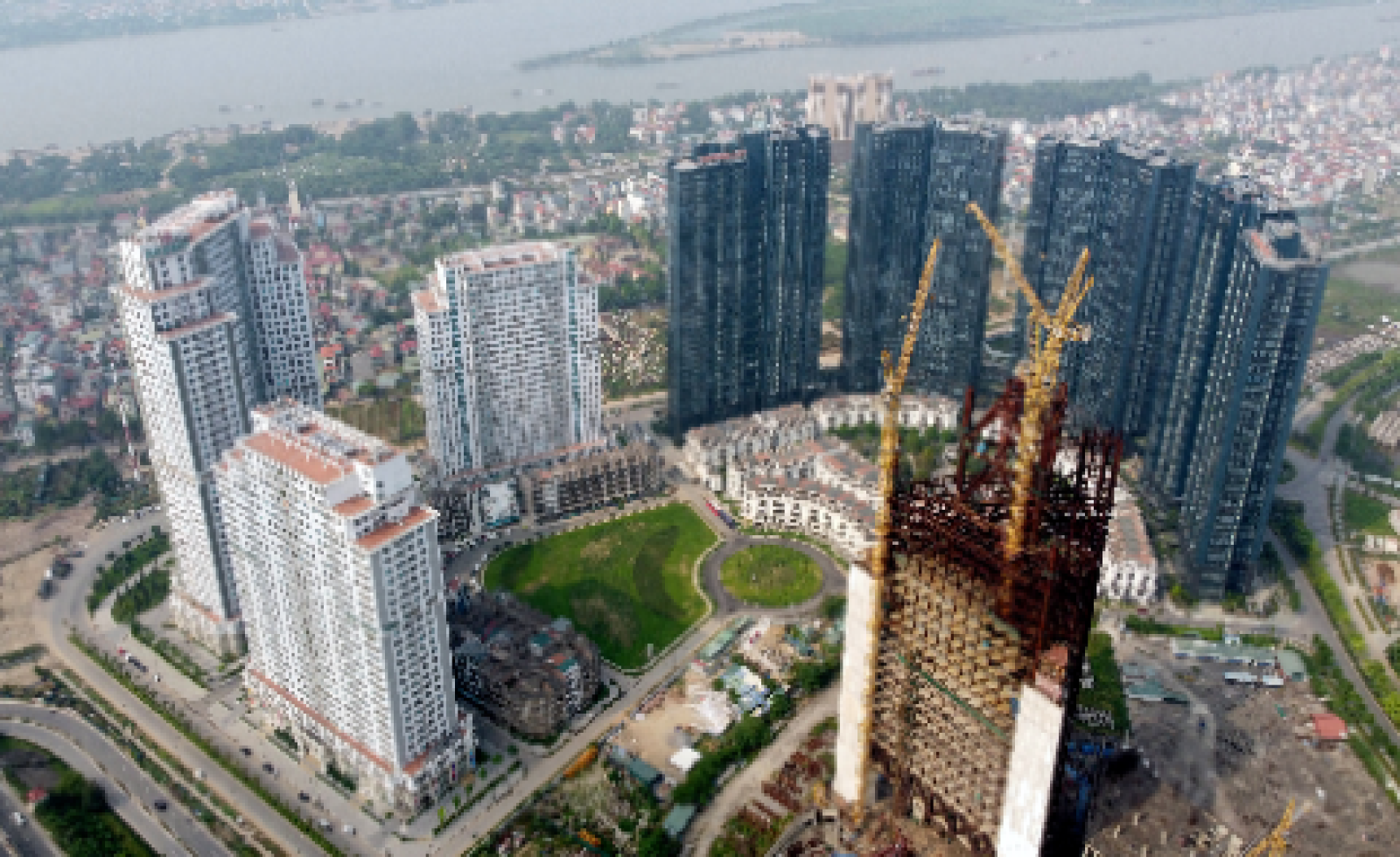 Doanh nghiệp bất động sản ‘thấm đòn’ siết vốn và pháp lý