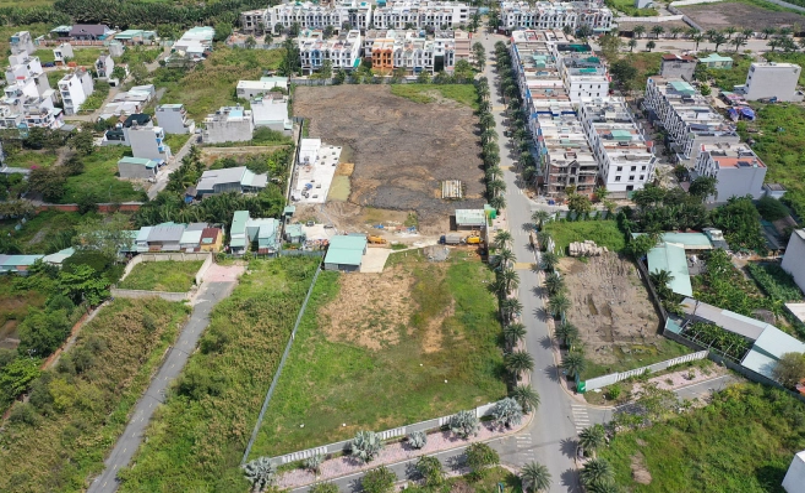 Doanh nghiệp địa ốc lại lo tắc pháp lý