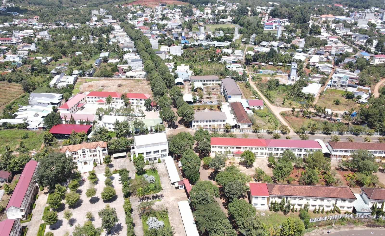 Đối tượng và điều kiện hoàn trả khoản hỗ trợ giảm tiền thuê lại đất tại khu công nghiệp, cụm công nghiệp là gì?