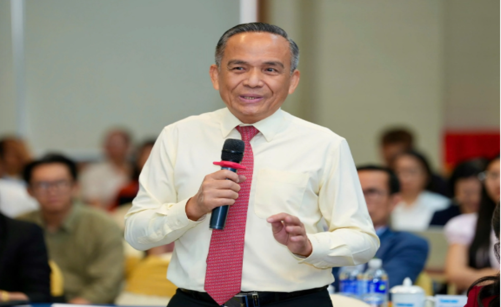 Dự án nhà ở 2.000 tỷ đồng làm xong móng rồi 'bất động'