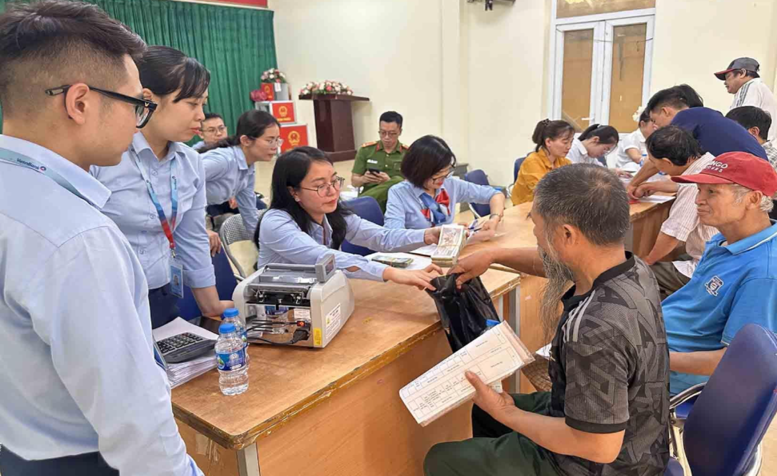 Gần 1.000 hộ dân tại một xã ở Hà Nội đồng loạt nhận tiền đền bù đất làm siêu dự án hơn 34 tỷ USD quy mô lớn nhất lịch sử Vingroup