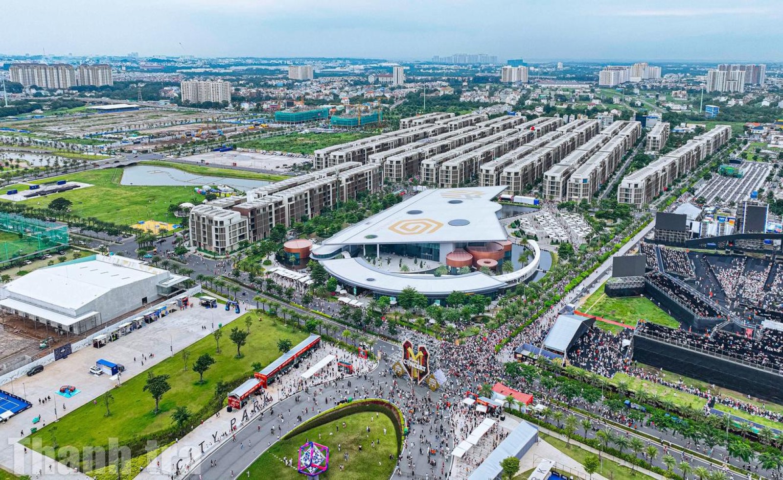 Giá bất động sản cao, người dân có thể phải làm cả đời mới đủ tiền mua nhà