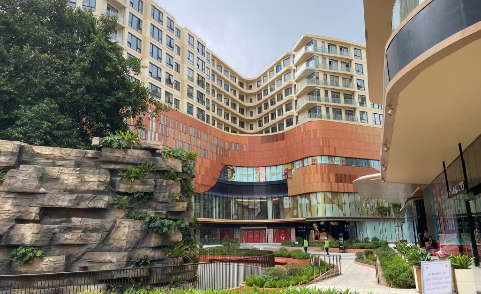 Giá cho thuê văn phòng Hà Nội, TPHCM trong top đắt đỏ nhất