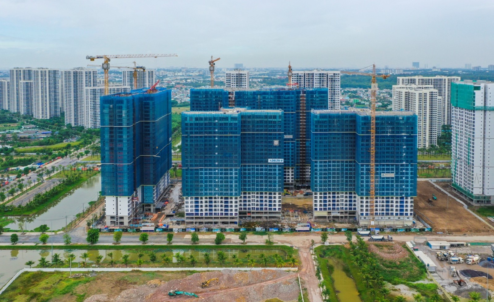 Giá chung cư chững, nhà đầu tư lướt sóng mắc kẹt vì áp lực lãi vay ngân hàng