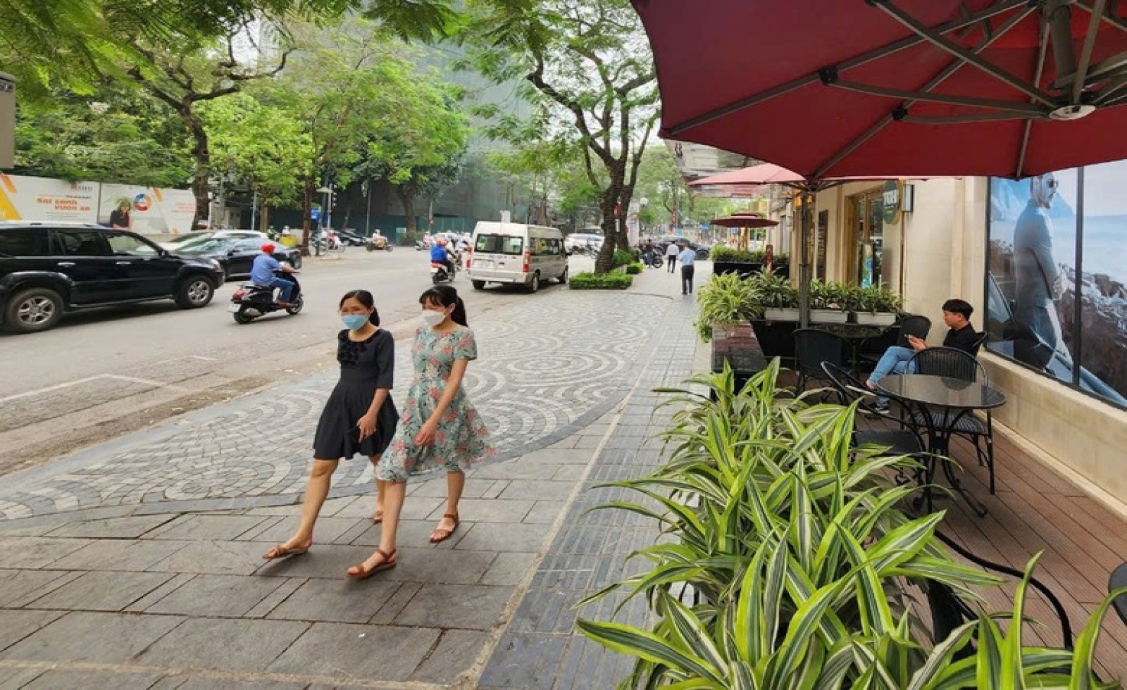 Hà Nội “đánh thức” vỉa hè: Thí điểm cho kinh doanh và kinh tế đêm