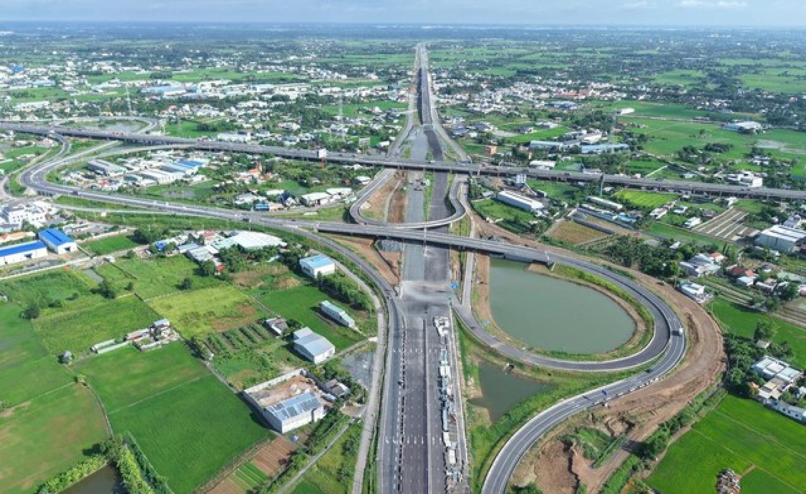 Hạ tầng khu Tây TP.HCM hoàn thiện, bất động sản nhà phố hút khách