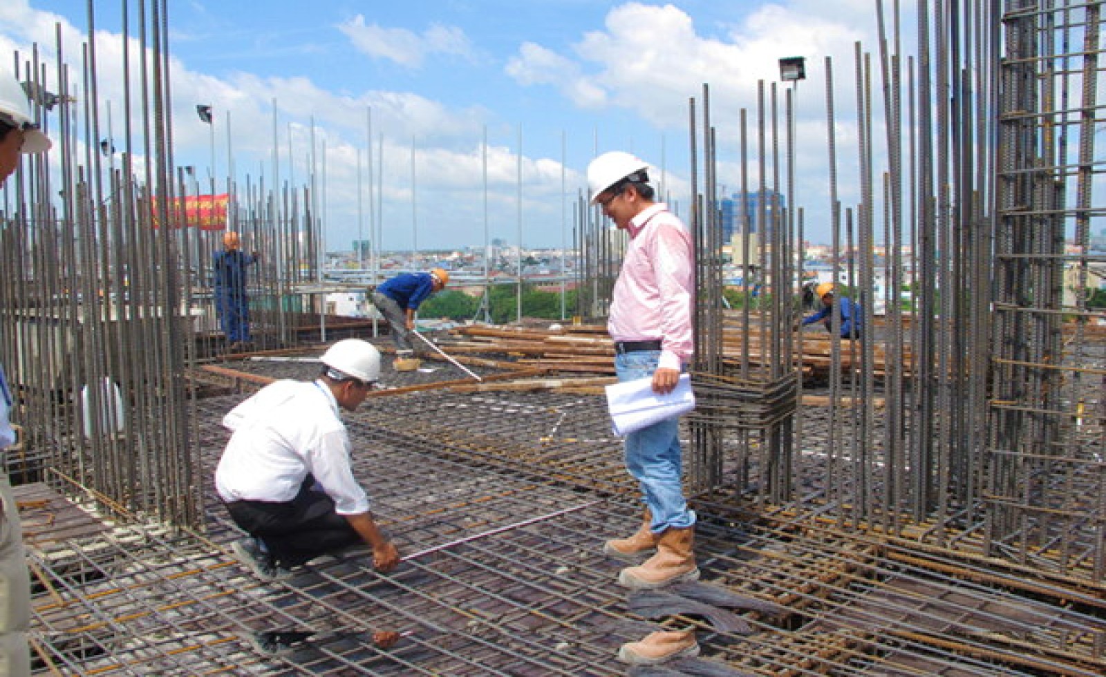 Hệ thống thông tin, Cơ sở dữ liệu quốc gia về hoạt động xây dựng phải được triển khai xây dựng lúc nào?