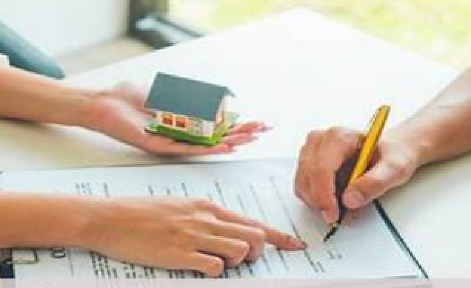 Hợp đồng cho thuê đất có bắt buộc phải công chứng không?