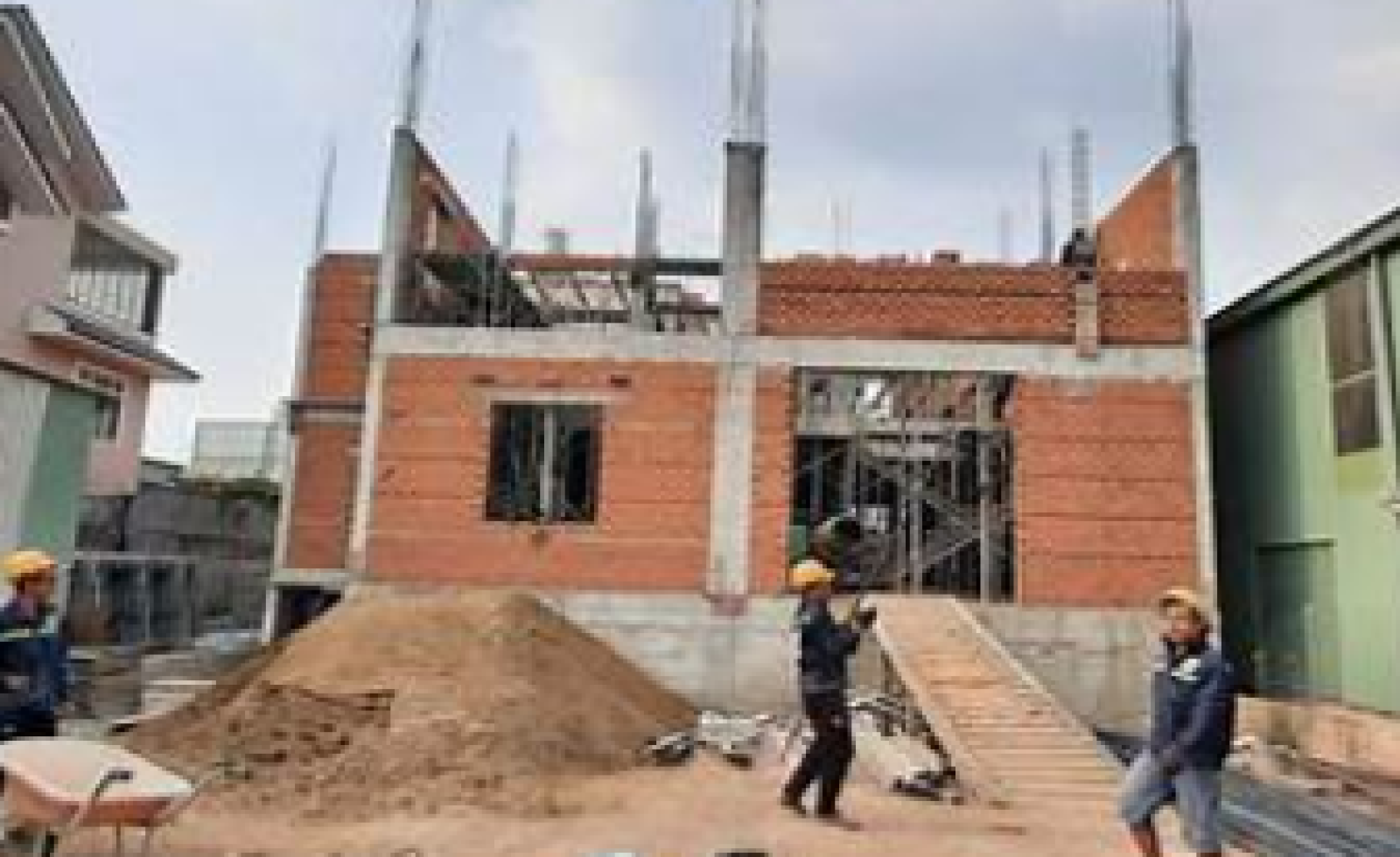 Không công khai giấy phép xây dựng tại địa điểm thi công xây dựng trong suốt quá trình thi công có bị phạt không?