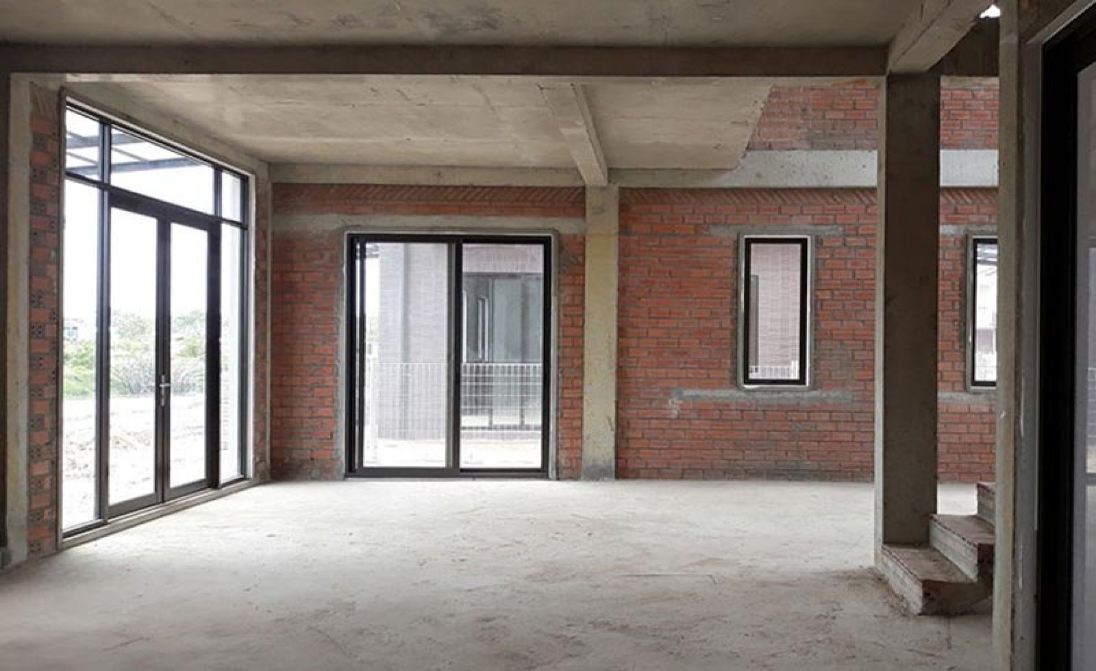 Làm gì khi nhận bàn giao thô nhưng chỉ còn 250 triệu hoàn thiện nhà?