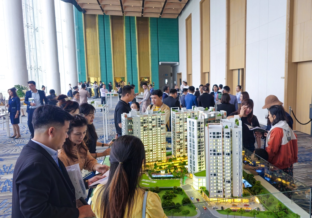 Lo bị phạt, môi giới bất động sản tất bật thi chứng chỉ hành nghề