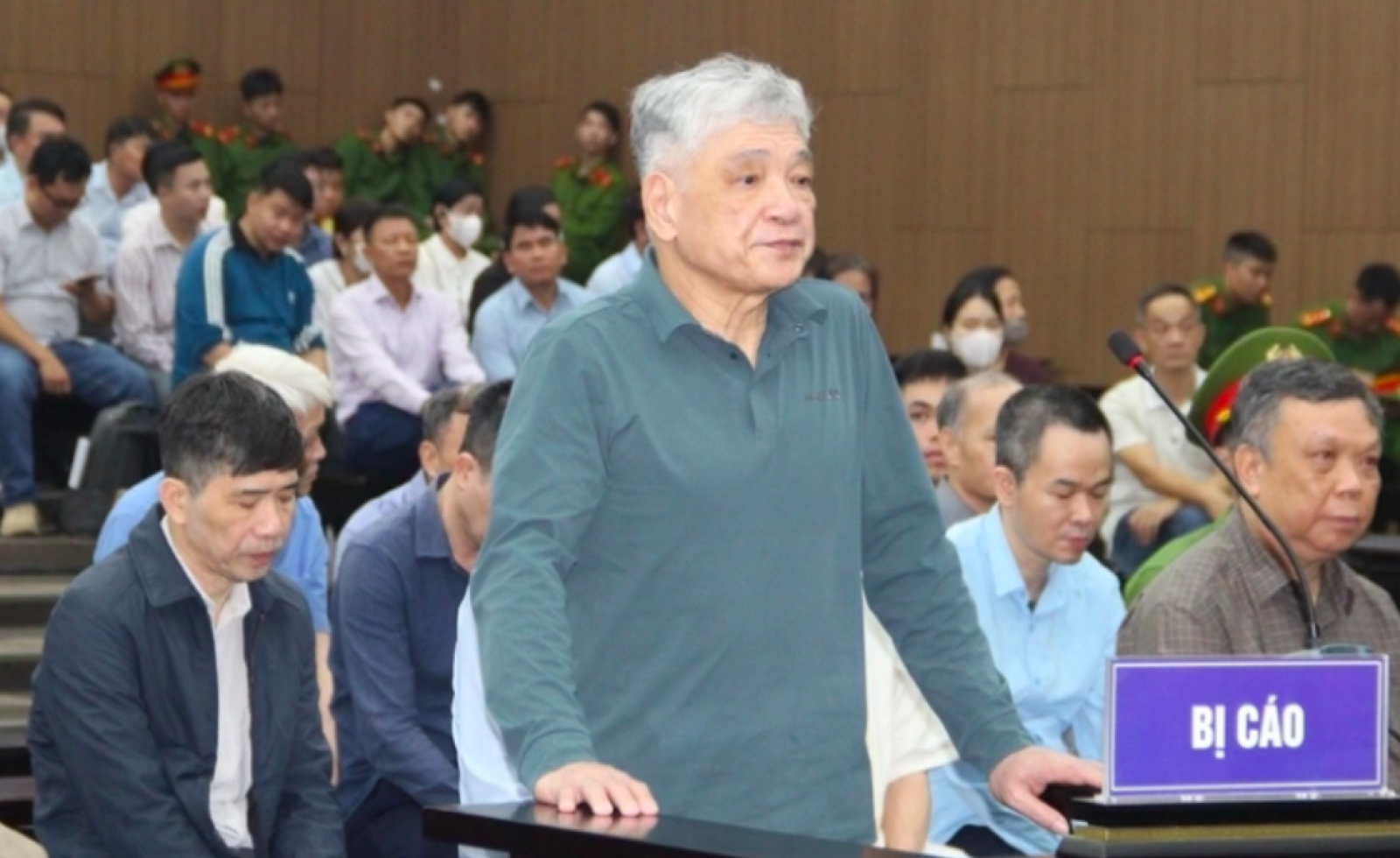 Lời khai về 10 tỷ đồng đặt trước cửa nhà Quyền cục trưởng