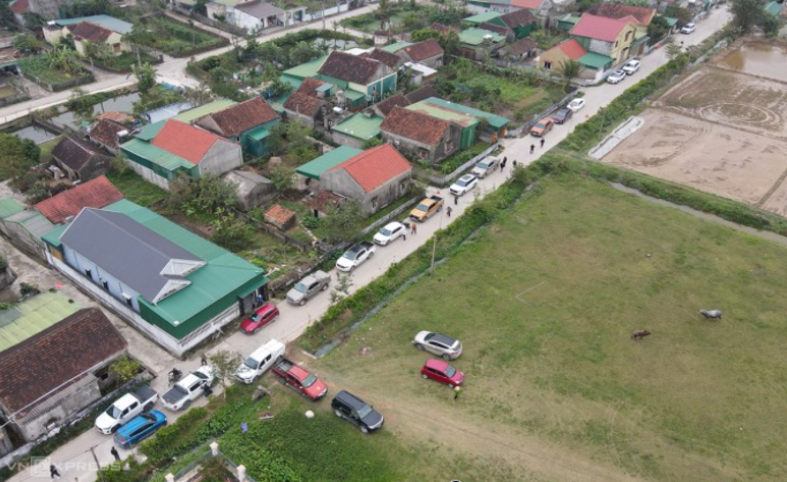 Môi giới tháo chạy khỏi khu vực sốt đất đấu giá