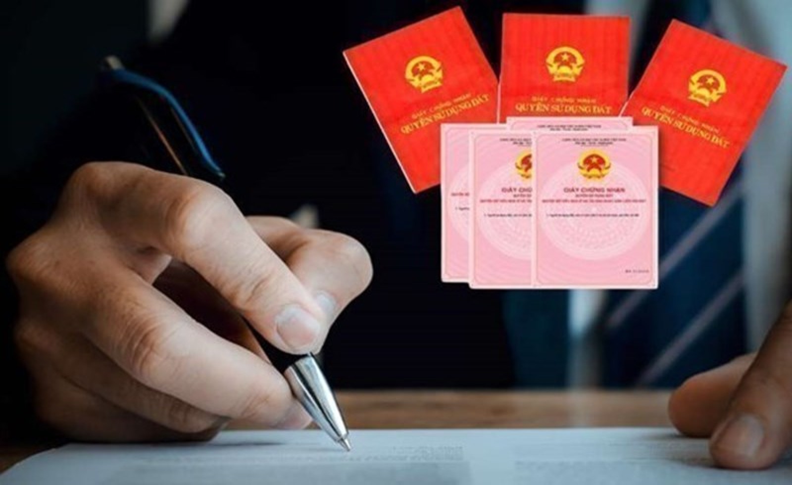 Năm 2026, bao nhiêu tuổi được đứng tên sổ đỏ? Đối tượng nào được đứng tên sổ đỏ?