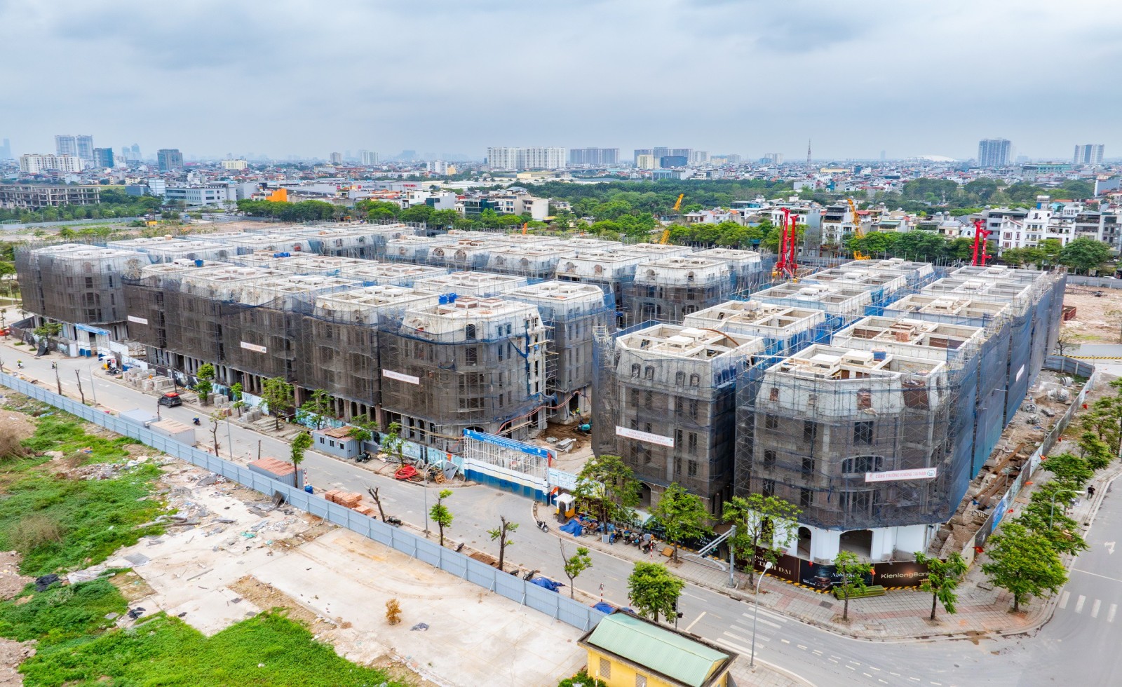 Người giàu đang đầu tư gì giữa lúc thị trường biến động?