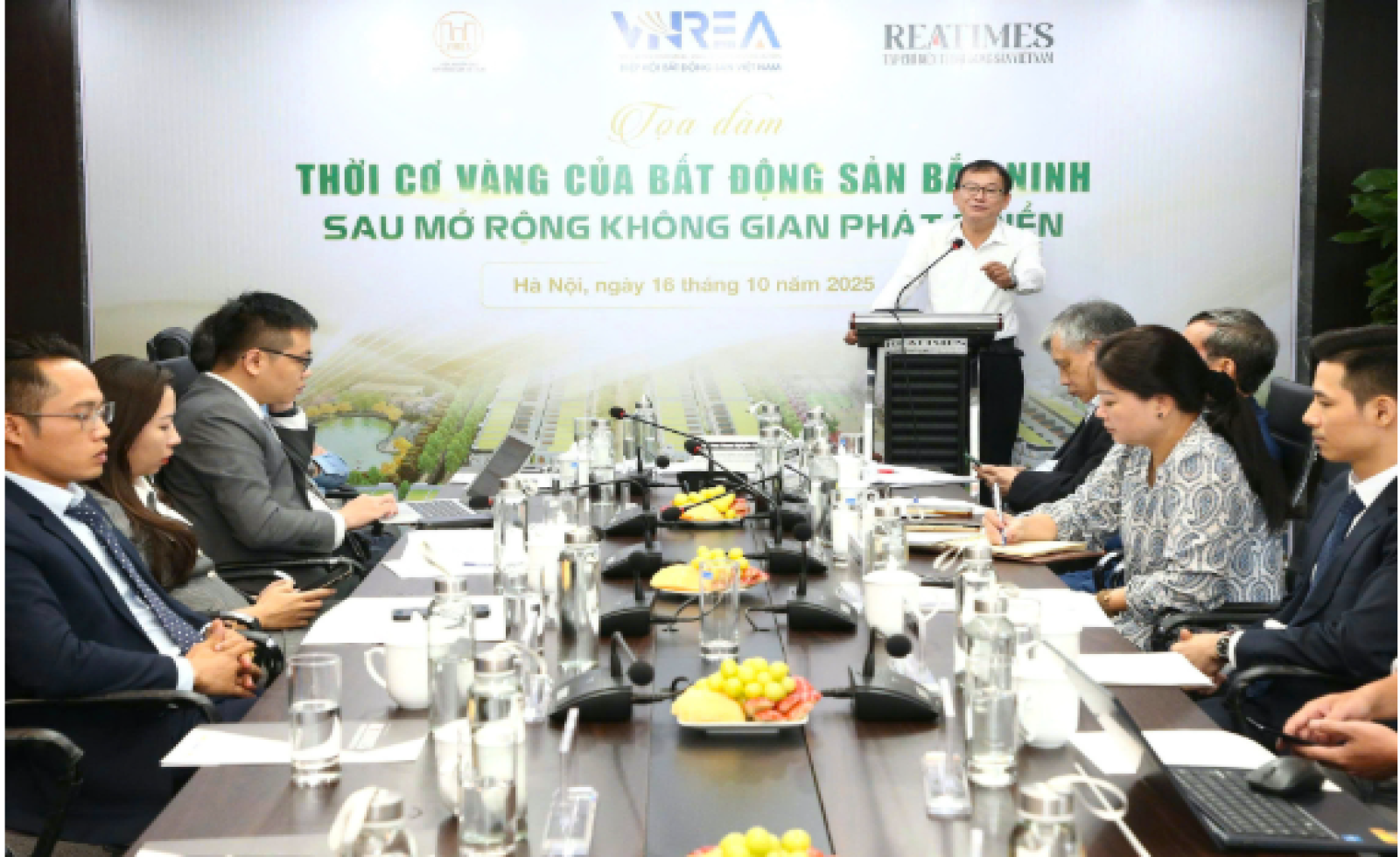 Nhà đất Hà Nội chạm đỉnh, 'ôm' tiền đi săn hàng ‘giá mềm’ cuối năm