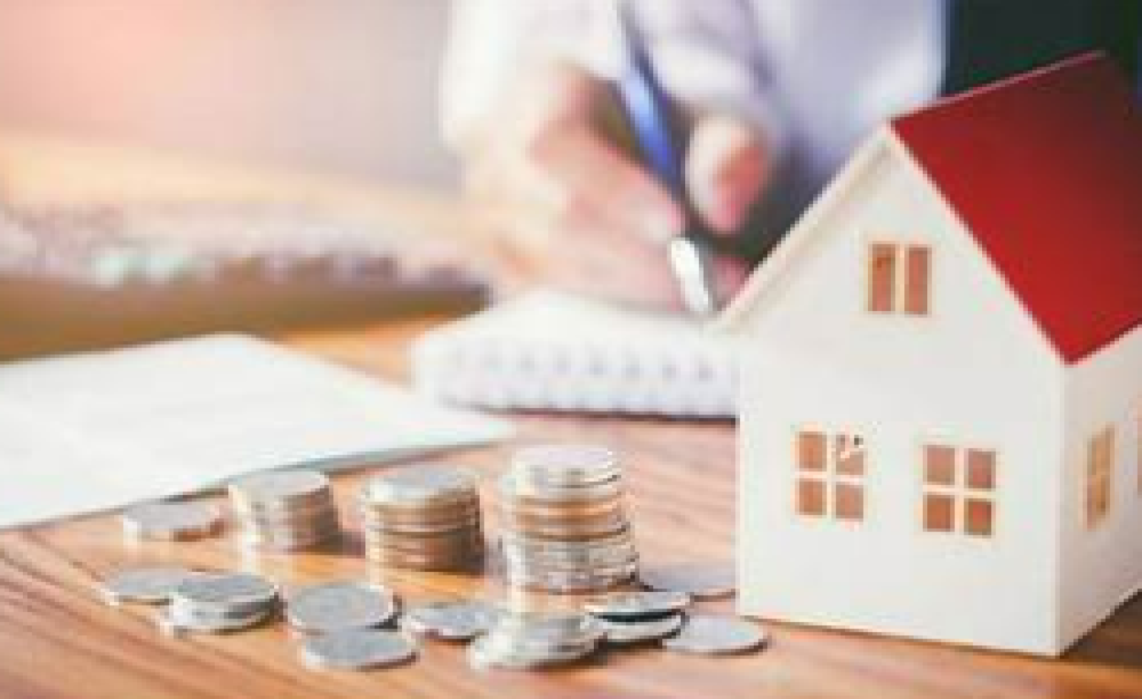 Những loại thuế, phí phải nộp khi mua bán nhà đất năm 2026 gồm những gì?