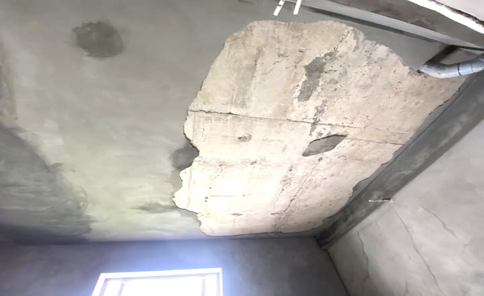 Những lưu ý khi trát vữa hoàn thiện trần nhà bền, đẹp