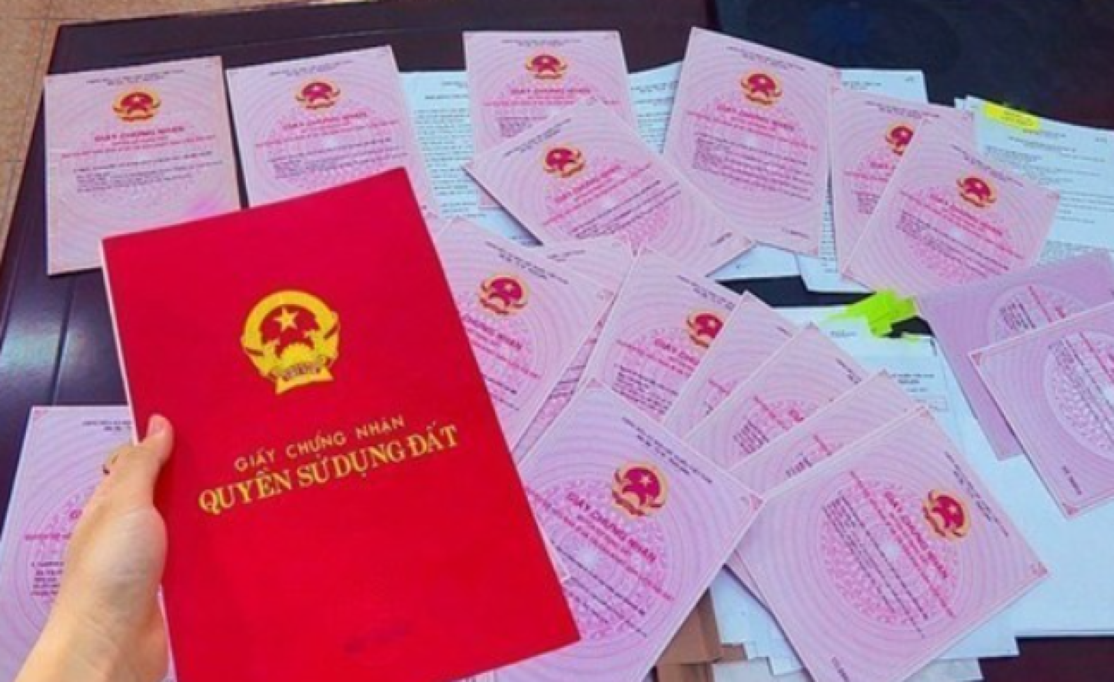 Nộp sổ đỏ nhanh chóng, thủ tục đất đai đang bước vào giai đoạn mới