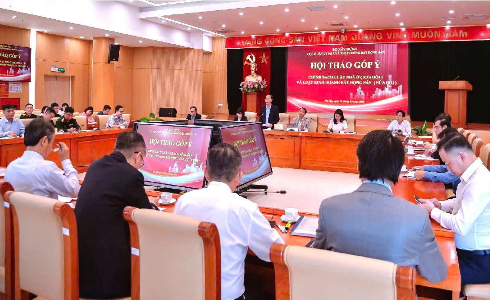 Sửa luật để hoàn thiện khung pháp lý cho thị trường bất động sản