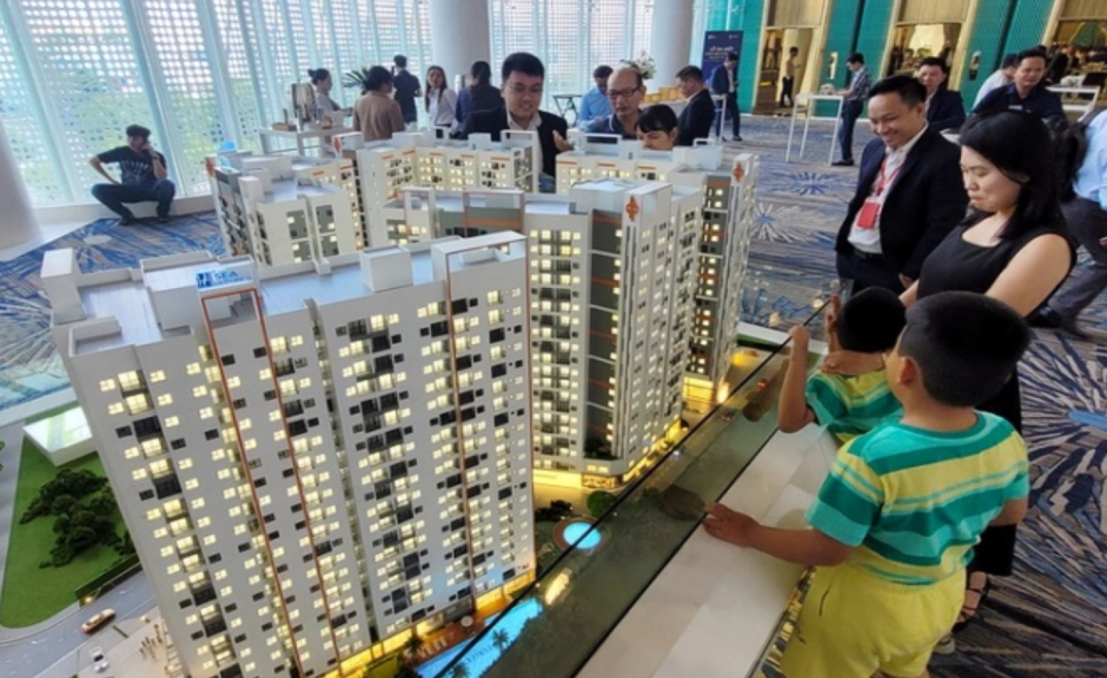 Thị trường bất động sản cần những cú hích