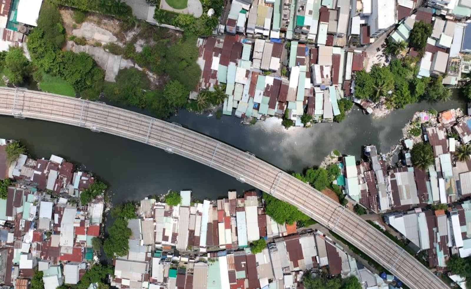 TPHCM tăng mức hỗ trợ đẩy nhanh giải tỏa hơn 34.700 nhà ven kênh rạch