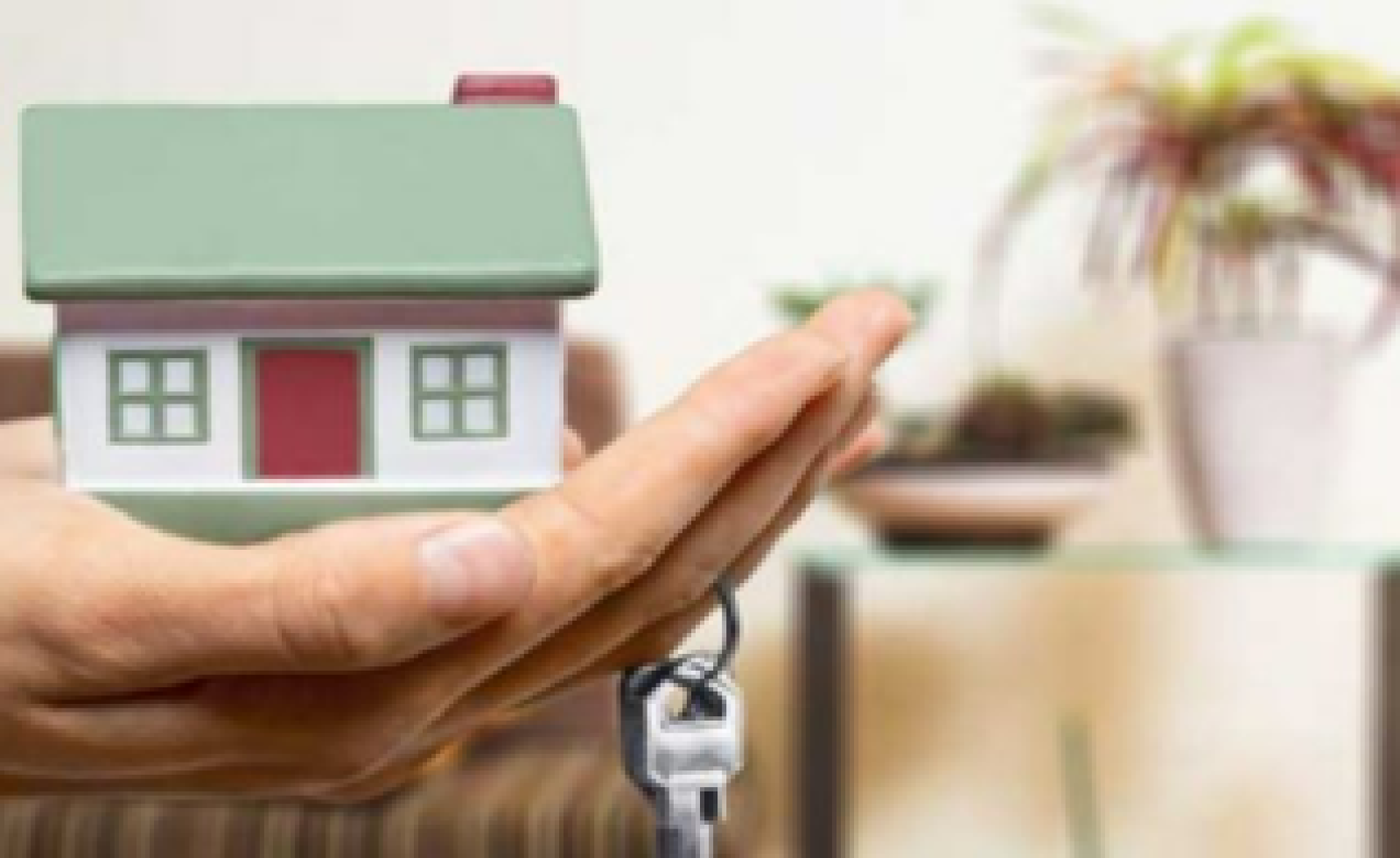 Việc chuyển quyền sở hữu nhà ở cho người khác có cần đăng ký thường trú lại không?