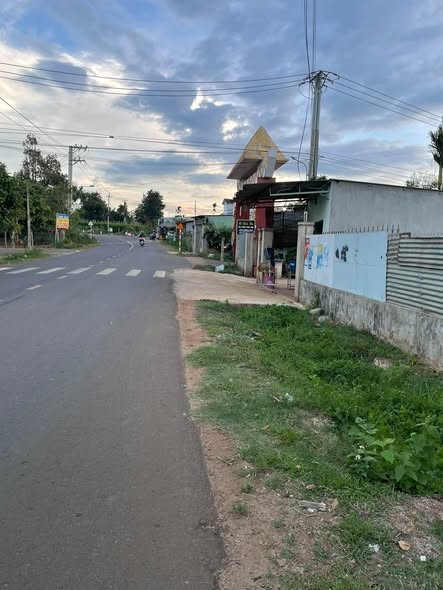 Bán đất cách đường chính 100m . Hẻm 14 Đào Duy Từ, xã Biển Hồ.
