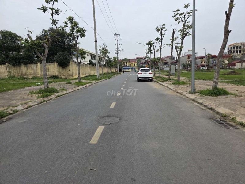 Bán đất đấu giá trung tâm Sóc Sơn 9 tỷ