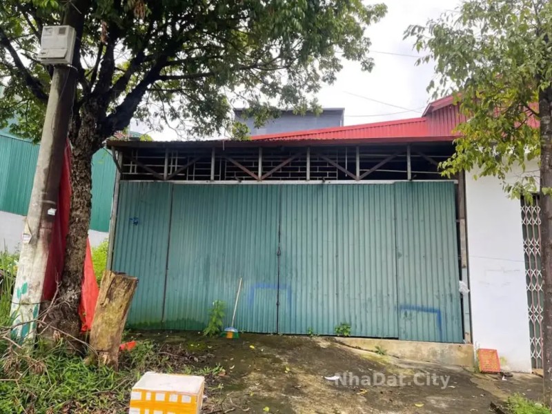 Bán đất kèm nhà 105m2 giá 1,4 tỷ tại đường Trần Đăng Ninh, phường Tân Phong, Lai Châu