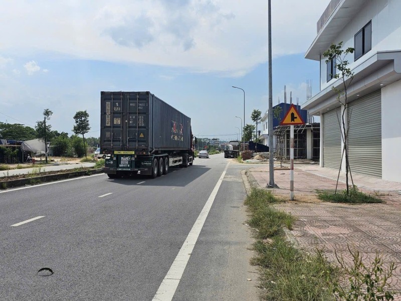 Bán đất khu giãn dân khả lễ mới. Lô góc Cạnh nhà văn hoá. Mặt đường bình than. Diện tích 142m mặt tiền 10m hướng đông nam & tây nam. Phường võ cường tỉnh bắc ninh
