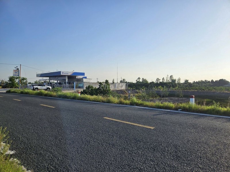 BÁN ĐẤT MẶT TIỀN CẠNH CÂY XĂNG ĐỒNG THÁP–DT: 2700m2 🔥 Giá TỐT: 3,5 tỷ