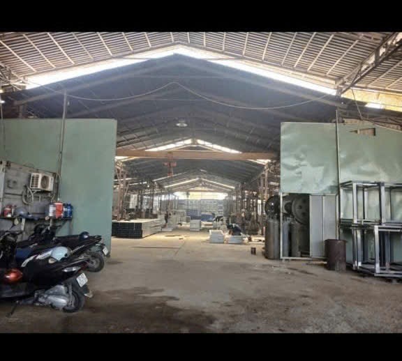 Bán Kho, nhà xưởng 1889m2 có sẵn 200 m2 thổ cư nha mai thai 1 tang giá 16 tỷ tại Phường Tân Hòa Thành phố Biên Hòa Đồng Nai