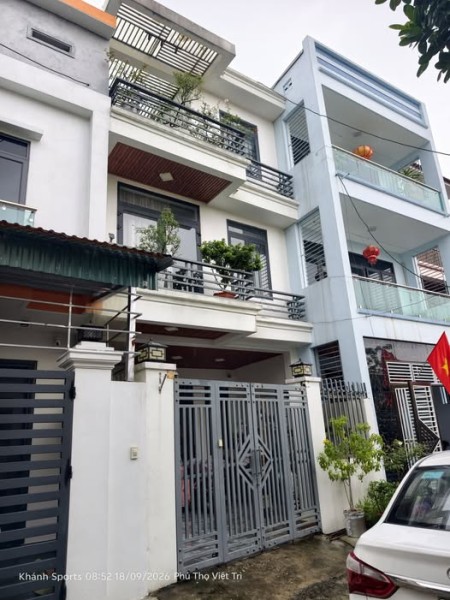Bán nhà 3 tầng dữu lâu, 2 mặt tiền trước sau, giá hơn 3 tỉ. Nhà mới xây .