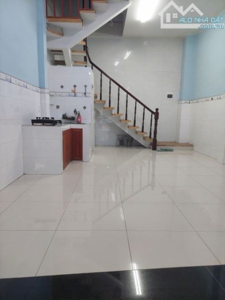 Bán nhà 699 mặt tiền Lý Thường Kiệt 4.2x11m 4 tầng giá 12 tỷ