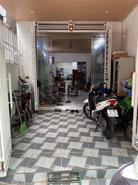 Bán nhà Đình Đông 70m2 - 2.5 tầng - Mặt ngõ oto vào đến cửa,sân cổng