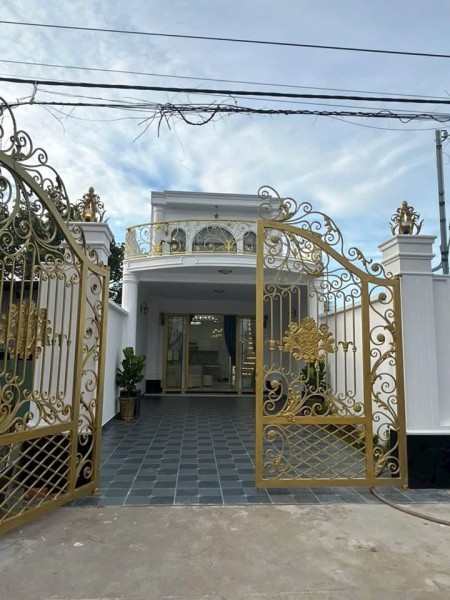 - BÁN NHÀ Mặt Tiền nhựa 25m , Villa lầu có HỒ BƠI, tiện kinh doanh buôn bán